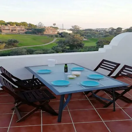 Sunny And Spacious With Own Entrance To Pool