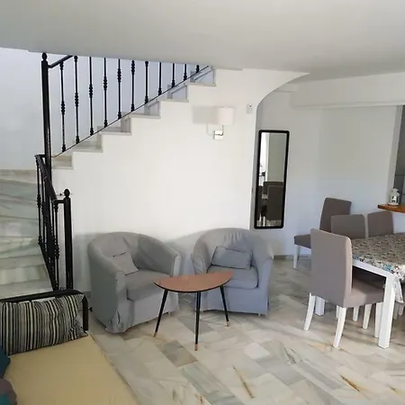Sunny And Spacious With Own Entrance To Pool *