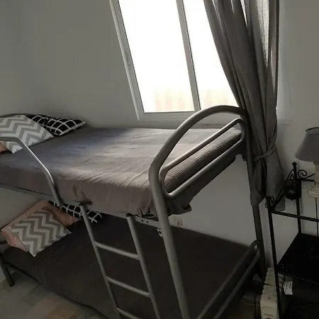 Holiday home Sunny And Spacious With Own Entrance To Pool *