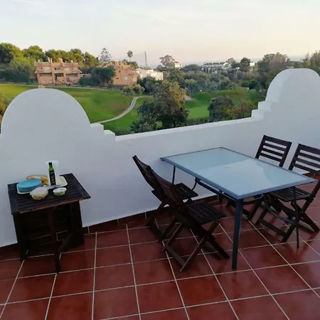 Sunny And Spacious With Own Entrance To Pool Holiday home