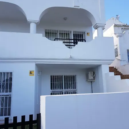 Sunny And Spacious With Own Entrance To Pool