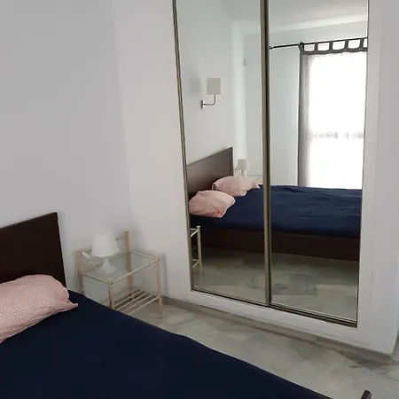 Sunny And Spacious With Own Entrance To Pool